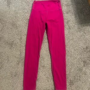 NVGTN Women's Leggings in Vibrant Pink